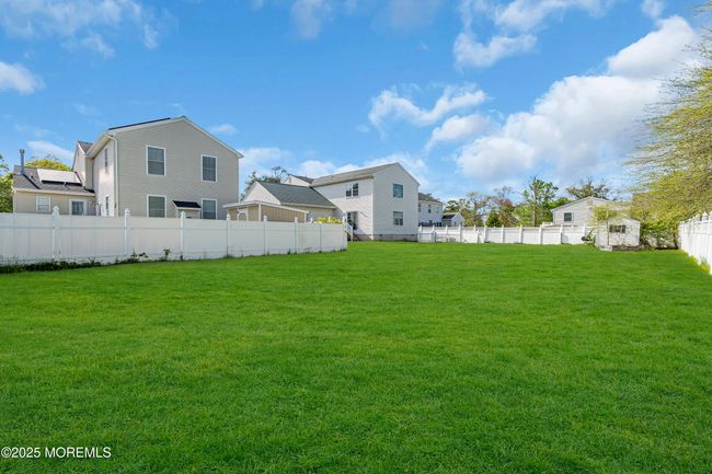 look at that yard | Image 40