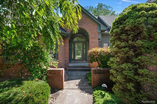 27966 Copper Creek Ln, Farmington Hills, MI, 48331-2963 | Card Image