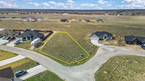 101 Merion Ln, La Vernia, TX, 78121-3976 | Card Image