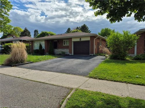 37 Montcalm Dr, Kitchener, ON, N2B2P9 | Card Image