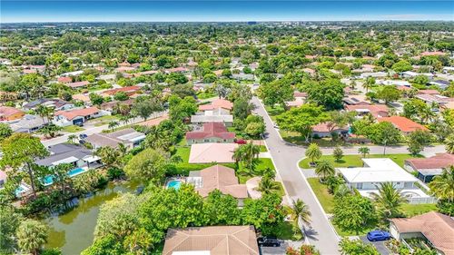 7511 42nd Dr Nw, CORAL SPRINGS, FL, 33065 | Card Image