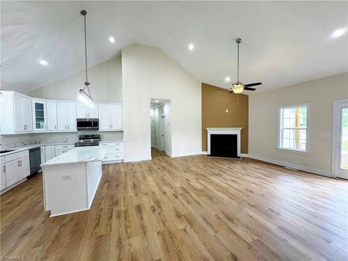 129 Legacy Ln, Eden, NC, 27288-8285 | Card Image
