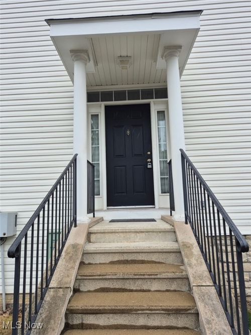400 Oxford Oak Dr, Blacklick, OH, 43004-8482 | Card Image