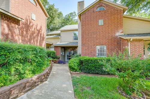 1430 Meadowood Village Dr, Fort Worth, TX, 76120-4701 | Card Image