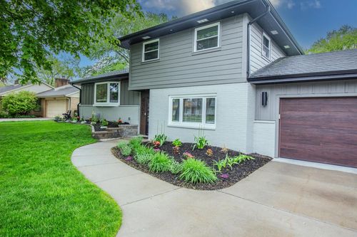 8561 N Greenvale Road, Bayside, WI, 53217 | Card Image