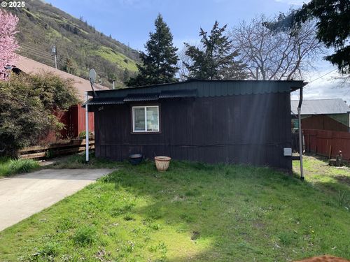 308 N Maple St, Bingen, WA, 98605-9157 | Card Image