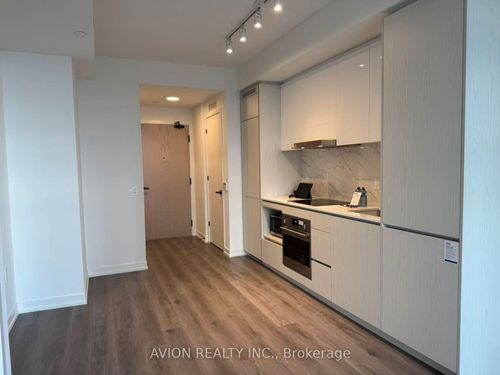 4202-28 Interchange Way, Concord, ON, L4K5C3 | Card Image
