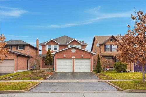 560 Steeple Hill, Pickering, ON, L1V5Z3 | Card Image
