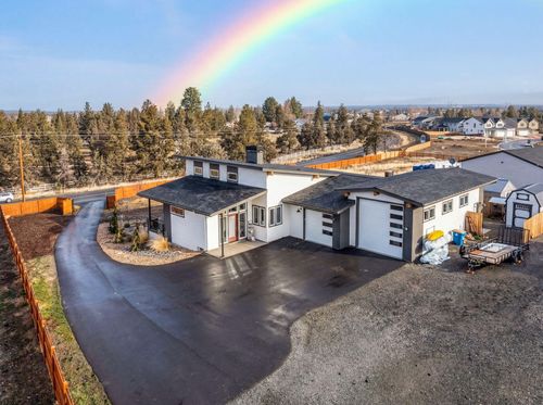 2370 Sw Helmholtz Way, Redmond, OR, 97756-7611 | Card Image