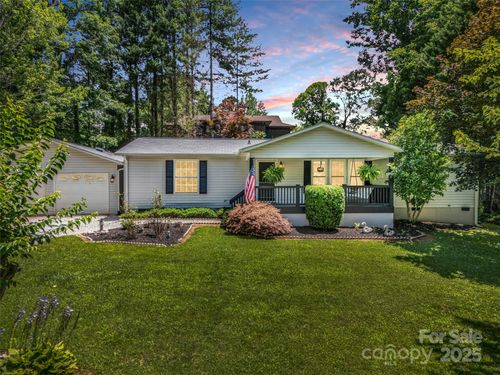 1040 Mountain View St, Hendersonville, NC, 28739-5634 | Card Image