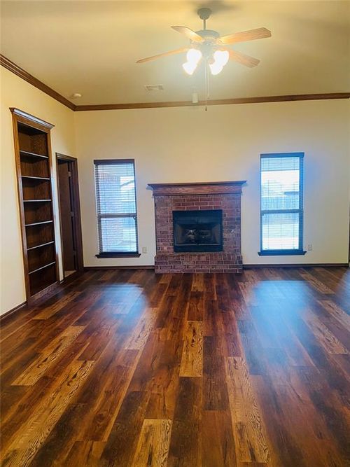 513 Loyd Ln, Moore, OK, 73160-4530 | Card Image