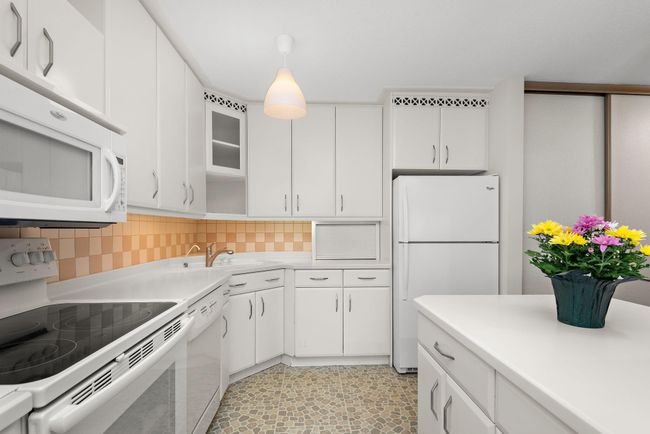 1021 Yuma Ln N, Townhouse with 2 bedrooms, 2 bathrooms and null parking in Plymouth MN | Image 4