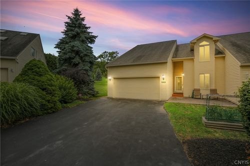 5322 Bunker Hill Way, Syracuse, NY, 13207-1155 | Card Image