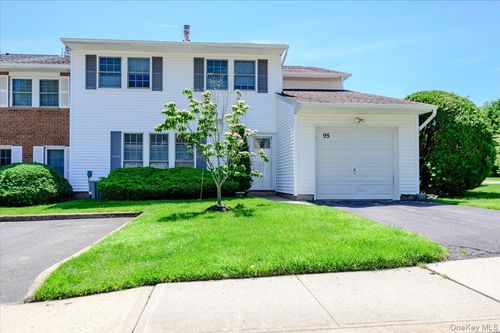 95 Aspen Dr, Woodbury, NY, 11797-3018 | Card Image