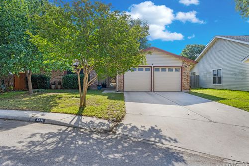 6831 Country Hl, San Antonio, TX, 78240-4455 | Card Image