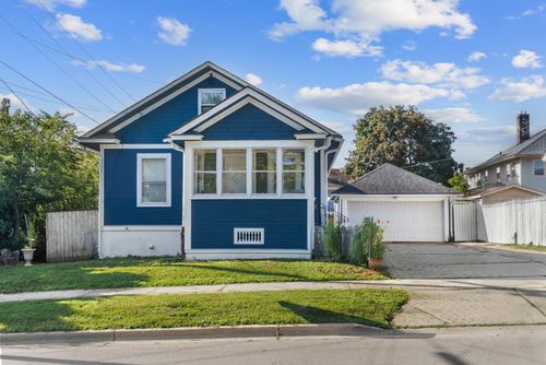 311 Summit St, Elgin, IL, 60120-3852 | Card Image