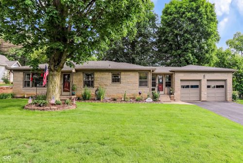 410 W Ash St, Zionsville, IN, 46077-1310 | Card Image