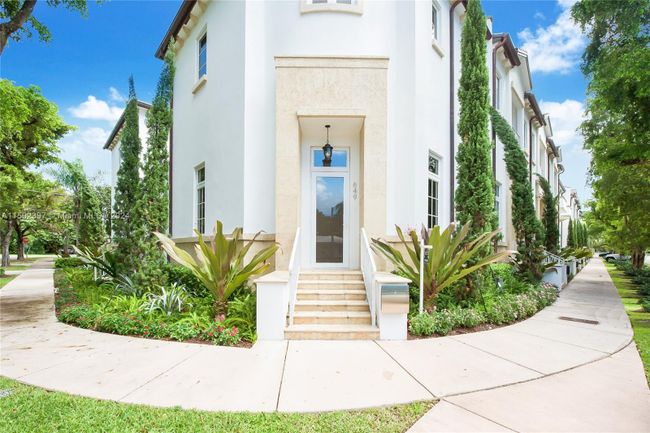 649 Santander Ave, Townhouse with 3 bedrooms, 3 bathrooms and null parking in Coral Gables FL | Image 1