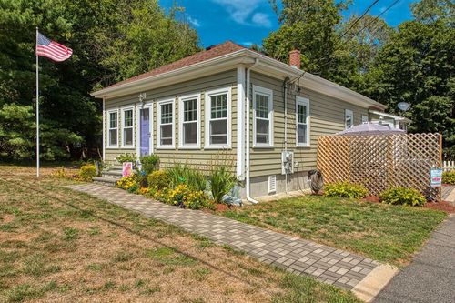 204 Copeland St, West Bridgewater, MA, 02379-1214 | Card Image