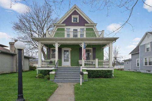 212 Pine St, Momence, IL, 60954-1111 | Card Image