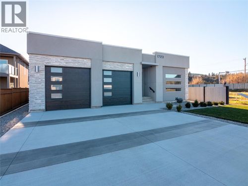 {{alt}} | Card Image