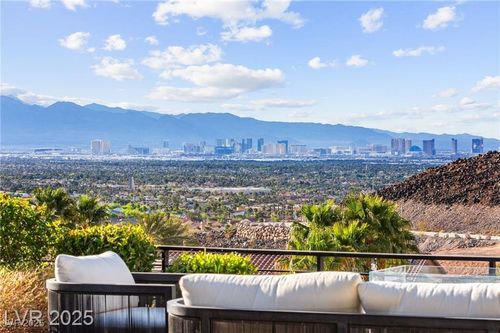 387 Solitude Peak Ln, Henderson, NV, 89012-5841 | Card Image