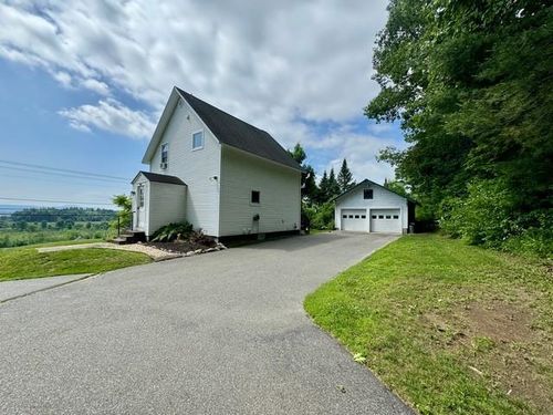 578 Pleasant St, Newport, VT, 05855-9741 | Card Image