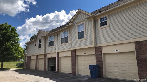 1826 Flagstone Cir, Rochester, MI, 48307-6095 | Card Image