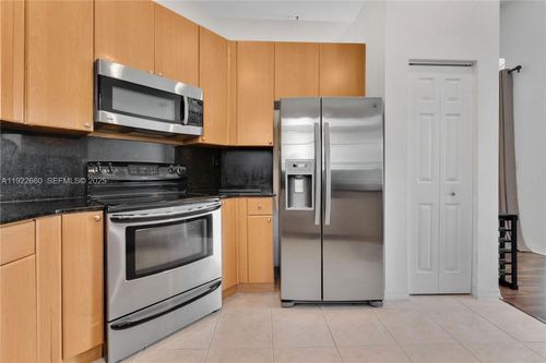 143 Se 22nd Ter, Homestead, FL, 33033-7232 | Card Image