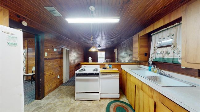 18157 State Highway 87 S, Home with 2 bedrooms, 1 bathrooms and 1 parking in Call TX | Image 6