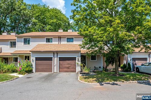 6 Tulip Ct, Edison, NJ, 08820-4314 | Card Image