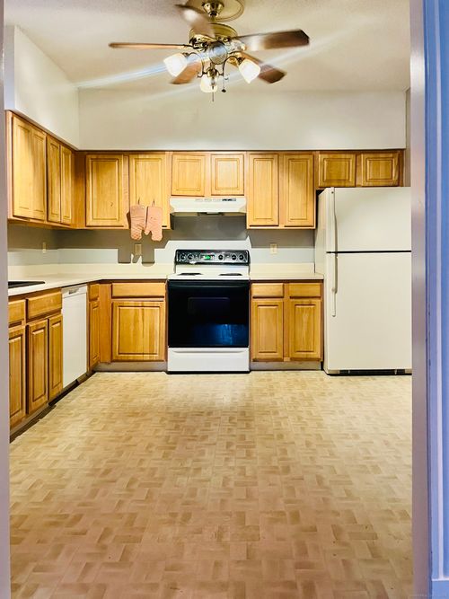 24 Mortson St, Hartford, CT, 06106-1316 | Card Image