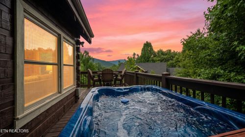 419 Matterhorn Dr, Gatlinburg, TN, 37738-6415 | Card Image