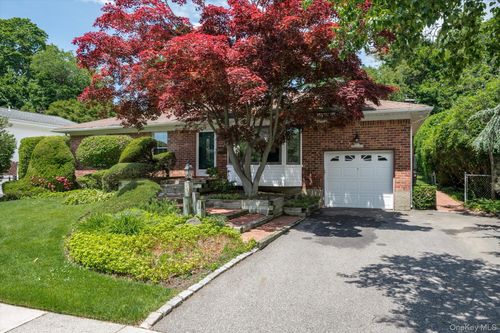 102 Forest Dr, Jericho, NY, 11753-2356 | Card Image