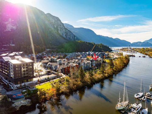 38071 Helm Way, Squamish, BC, V8B1E6 | Card Image