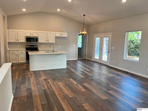 1810 Vivian Ln, David City, NE, 68632-4003 | Card Image