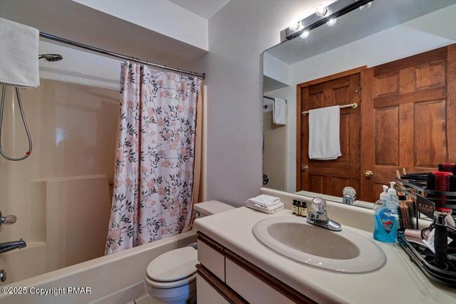 Bathroom 1 | Image 24