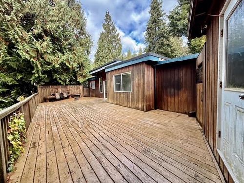 2013 Coach Rd, Roberts Creek, BC, V0N2W6 | Card Image