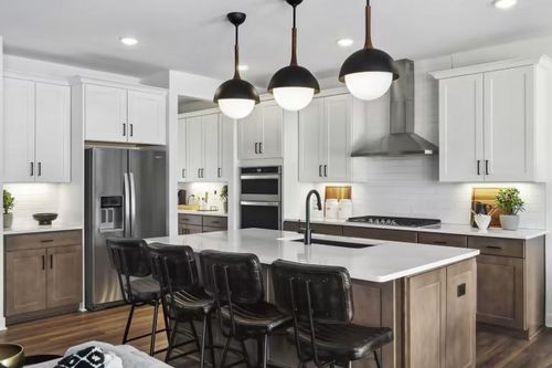 10374 Mcgregor Blvd, Woodbury, MN, 55129-5738 | Card Image