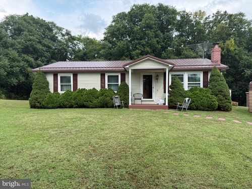 260 Bennett Ln, BERKELEY SPRINGS, WV, 25411-4709 | Card Image