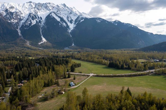 1691 Highway 99, House other with 2 bedrooms, 2 bathrooms and 2 parking in Pemberton BC | Image 6
