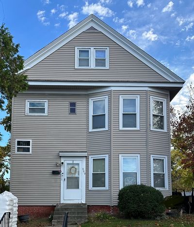 369 Chestnut St, Home with 5 bedrooms, 2 bathrooms and 6 parking in Clinton MA | Image 1