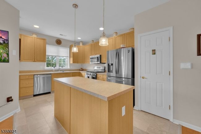 7013 Brookfield Glen Dr, Townhouse with 2 bedrooms, 2 bathrooms and null parking in Belvidere NJ | Image 6