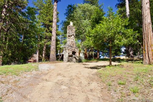 32065 Hunsaker Dr, Running Springs, CA, 92382-7464 | Card Image