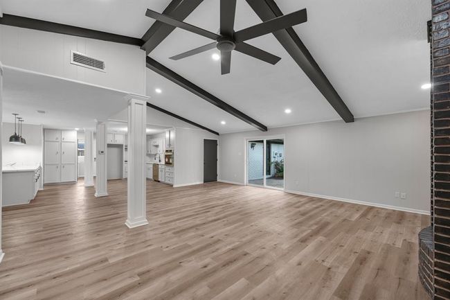 213 Westview Dr, House other with 4 bedrooms, 3 bathrooms and 3 parking in Sealy TX | Image 14
