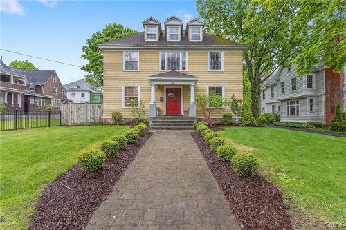 216 Highland Ave, Syracuse, NY, 13203-1626 | Card Image