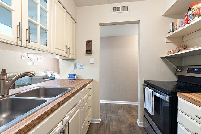 1202 - 5235 James Ln, Condo with 2 bedrooms, 2 bathrooms and 2 parking in Crestwood IL | Image 10