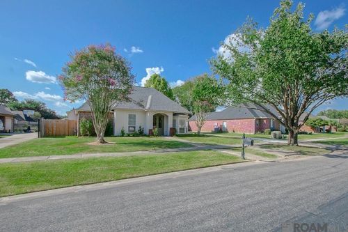 10673 Hillshire Ave, Baton Rouge, LA, 70810-0716 | Card Image