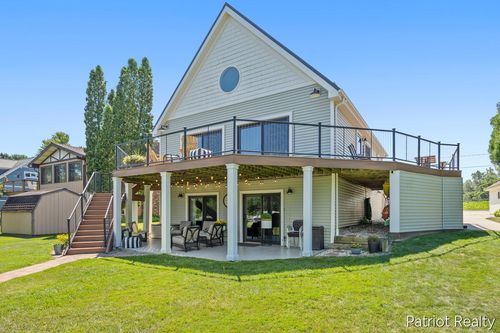 5683 E 92nd St, Newaygo, MI, 49337-9248 | Card Image