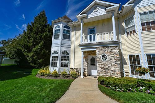513-513 Narragansett Villas Dr, Lindenhurst, NY, 11757-5463 | Card Image